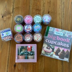 Seasonal/Holiday Cupcake Liners & Betty Crocker Cookbook Bundle🧁